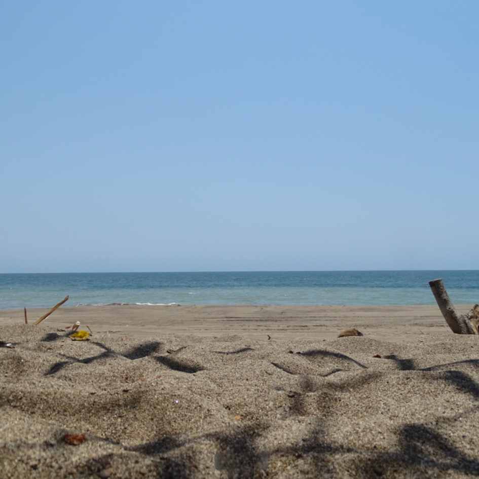 arena y agua playa chila nayarit
