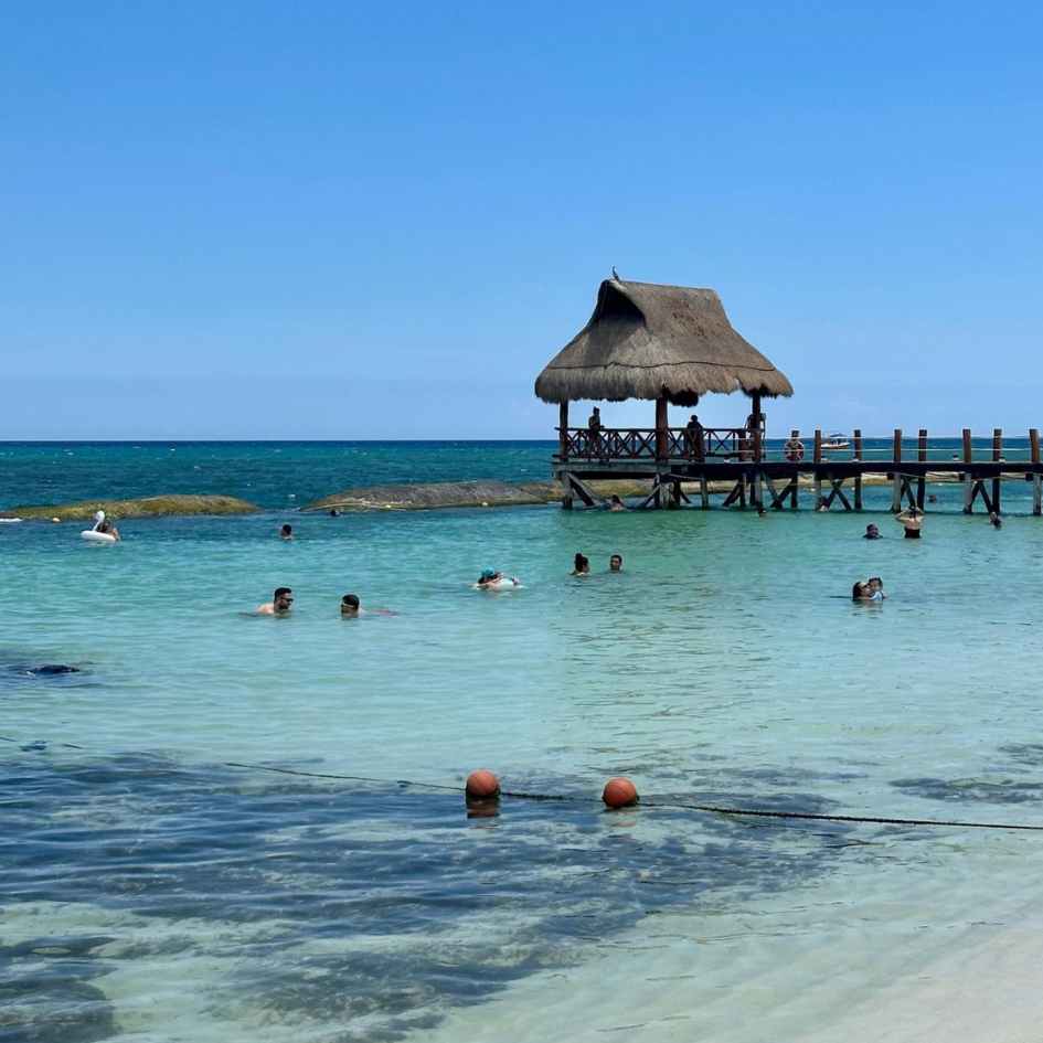 nadar en playa xcalacoco